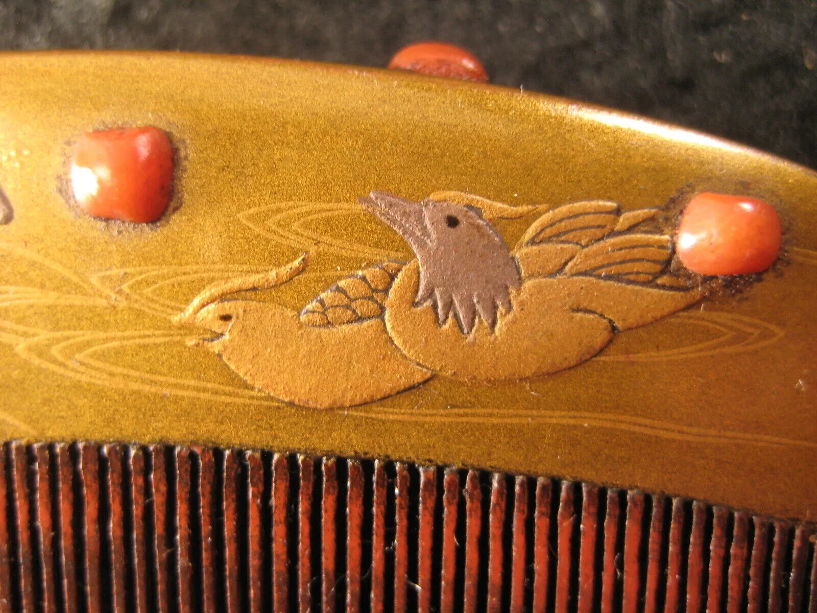 Antique Japanese Edo Era (C.1840) Nit Comb Makae Raised Gold Lacquer  & Coral