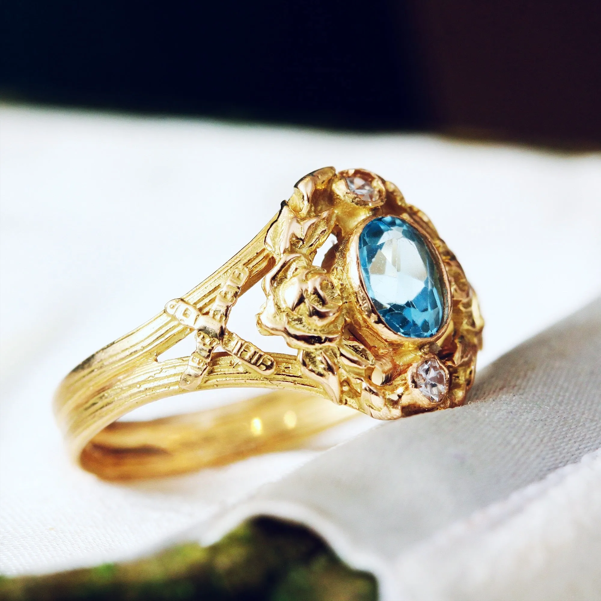 Art Nouveau Design Aquamarine & Diamond Ring