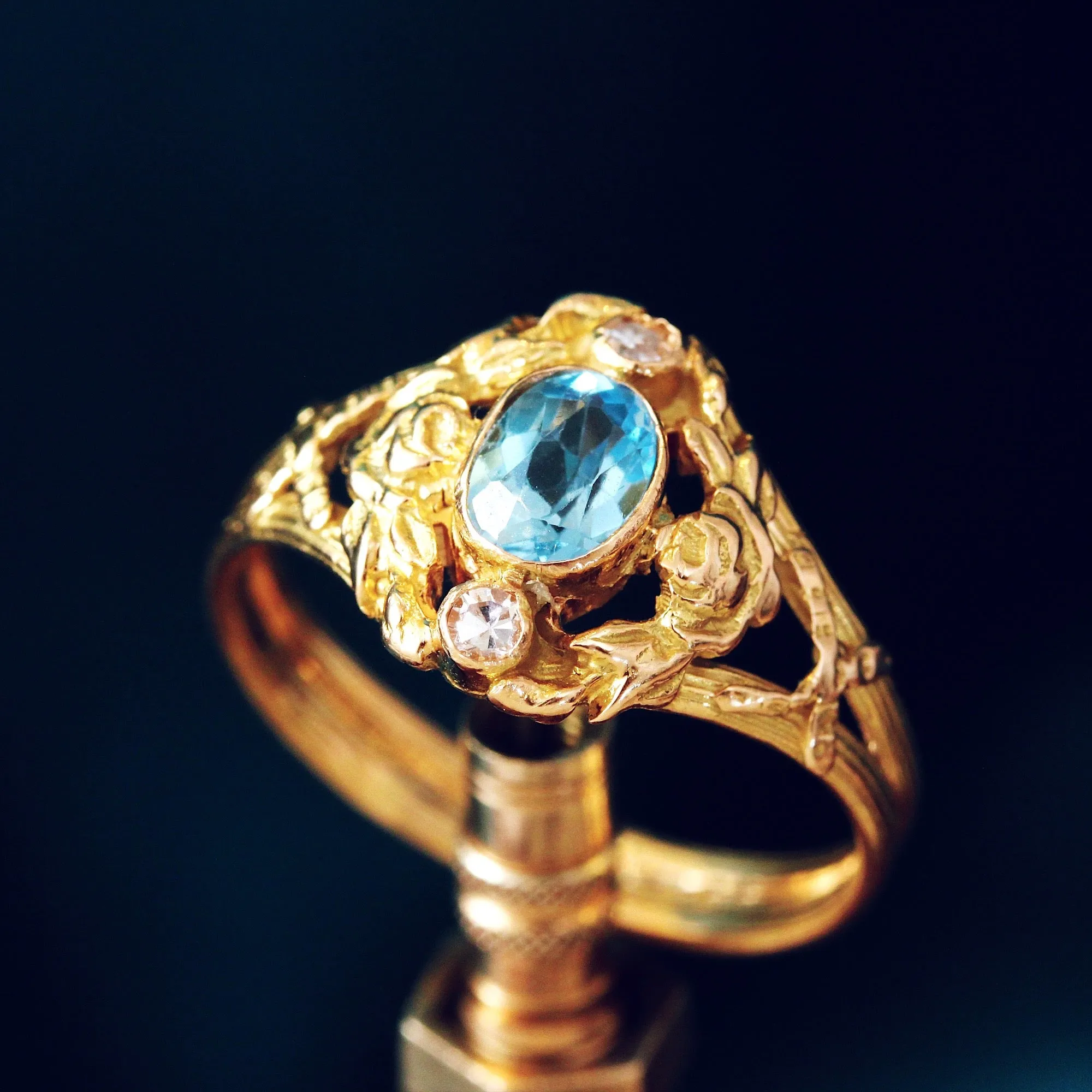 Art Nouveau Design Aquamarine & Diamond Ring