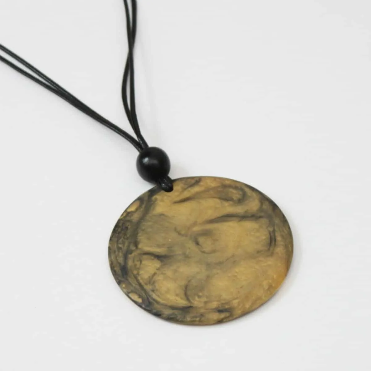 Marielle Pendant in Gold-Black