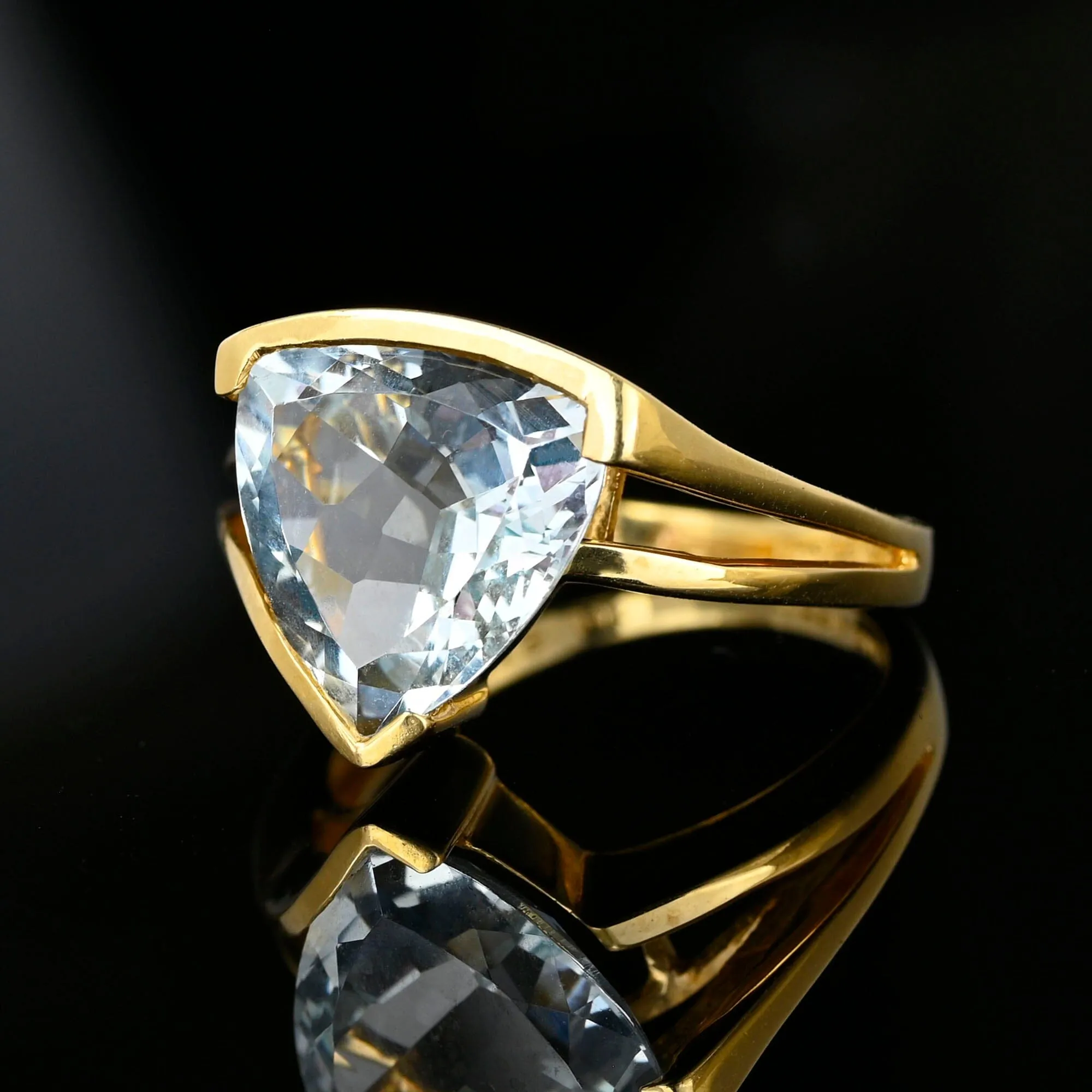 Vintage 14K Gold Trillion Cut Aquamarine Ring