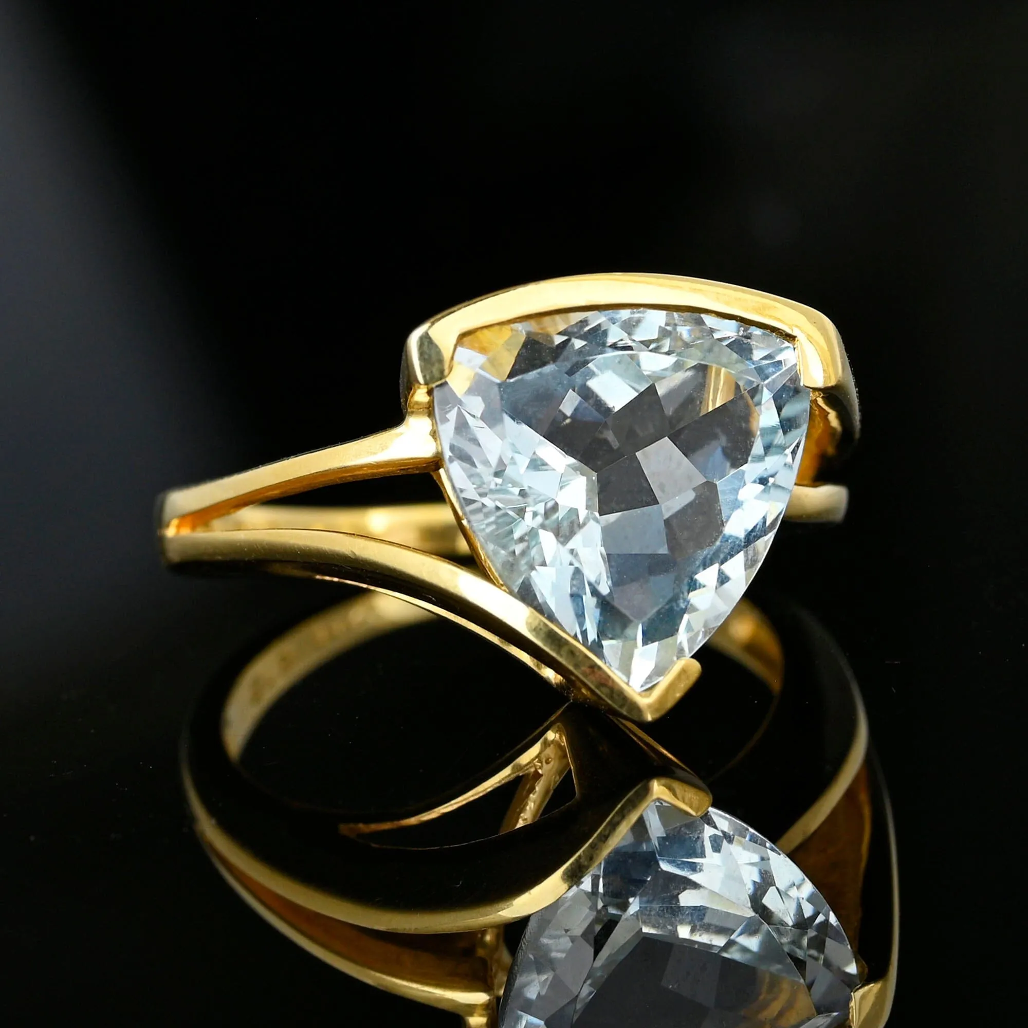 Vintage 14K Gold Trillion Cut Aquamarine Ring