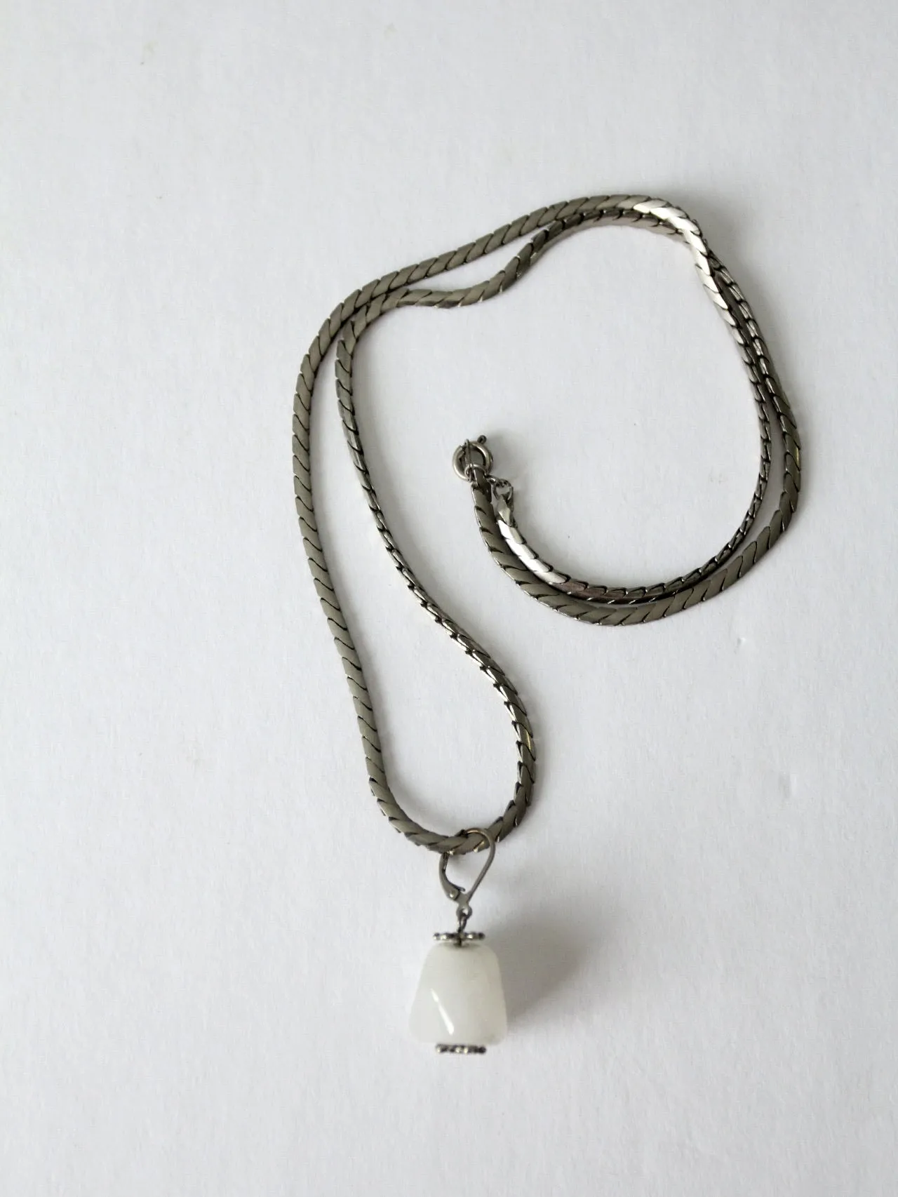 vintage white stone pendant necklace